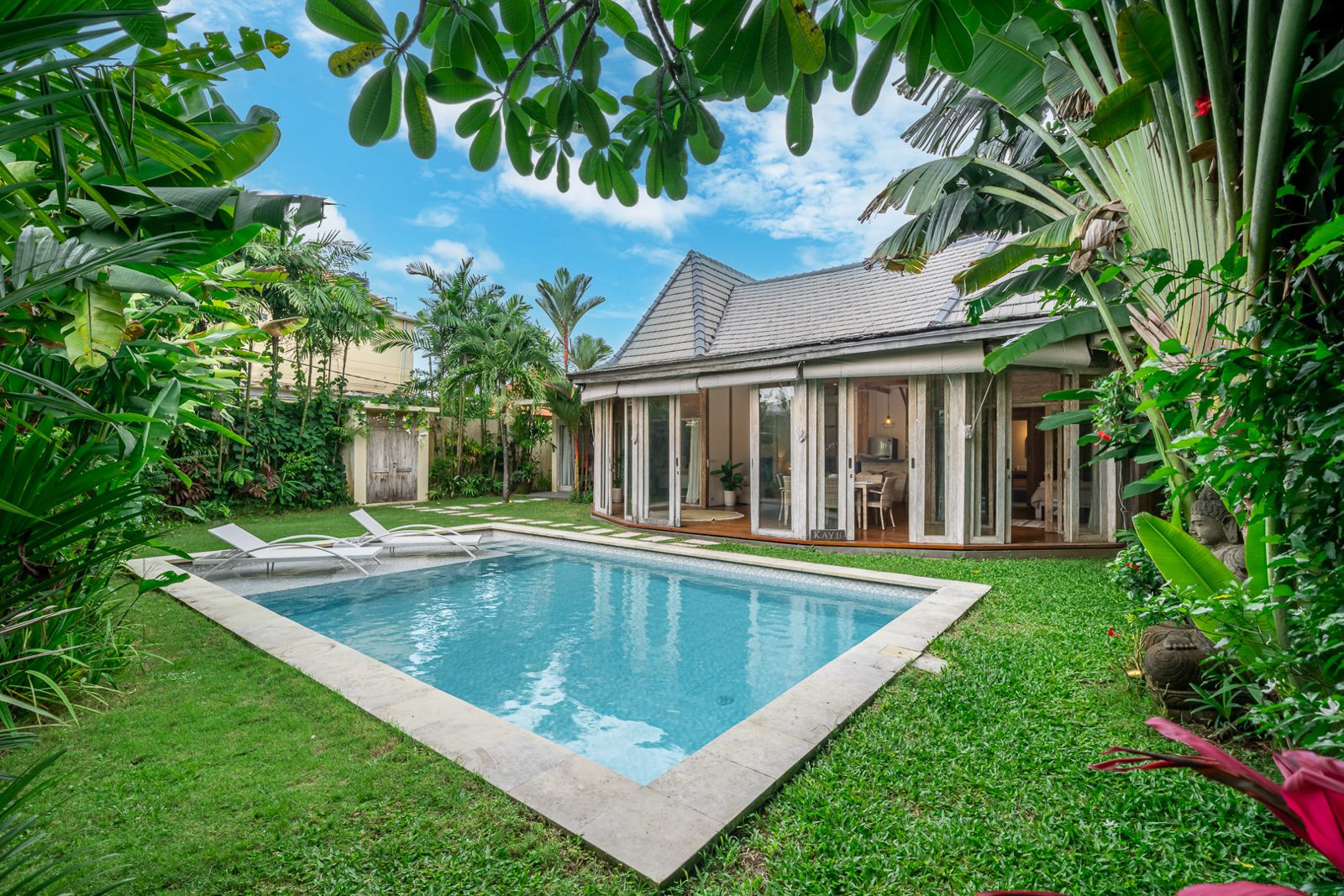 TROPICAL AND COZY DESIGN 3 BEDROOM VILLA FOR SALE LEASEHOLD IN PADONAN BE-2116 